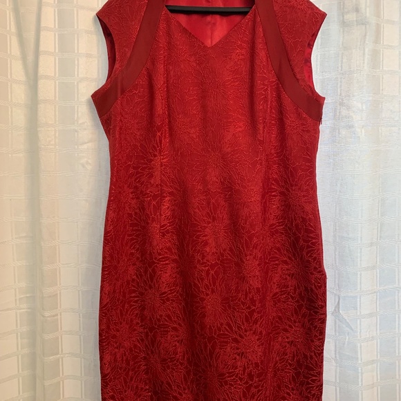 Dress - Picture 4 of 4